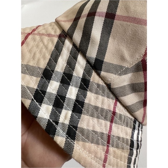 VINTAGE BURBERRY NOVA CHECK REVERSIBLE BUCKET - Picture 6 of 9